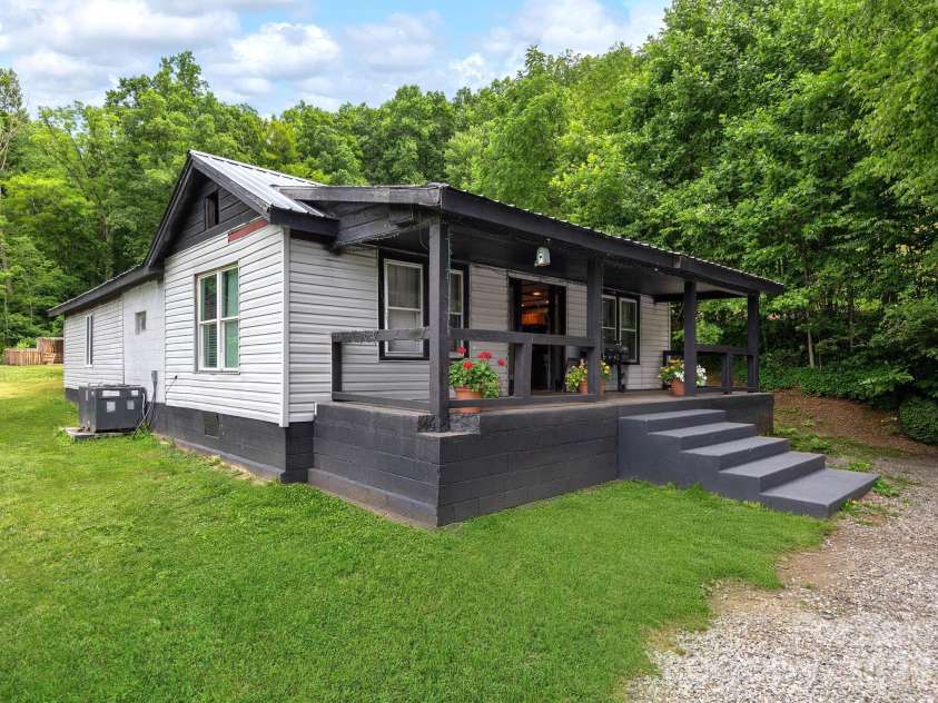 181 Harley Davidson Drive, Canton, NC 28716.  MLS# CAR4379451, YatesRealty ID 32873. 