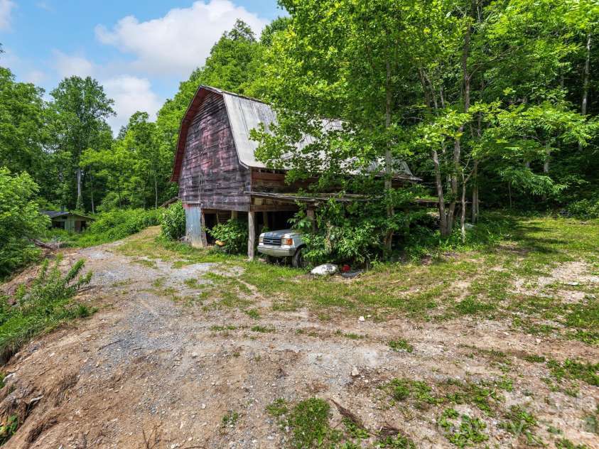 181 Harley Davidson Drive, Canton, NC 28716.  MLS# CAR4379451, YatesRealty ID 32873. 