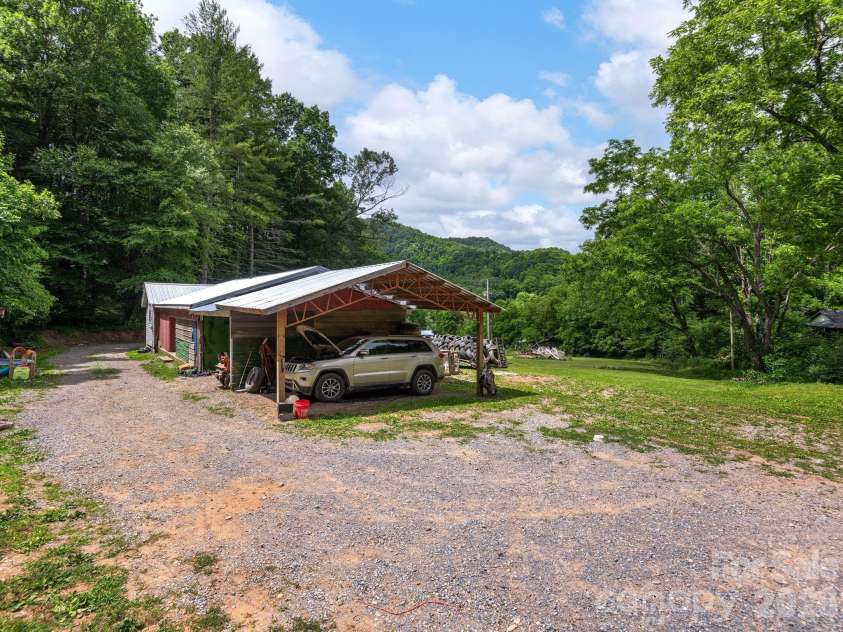 181 Harley Davidson Drive, Canton, NC 28716.  MLS# CAR4379451, YatesRealty ID 32873. 