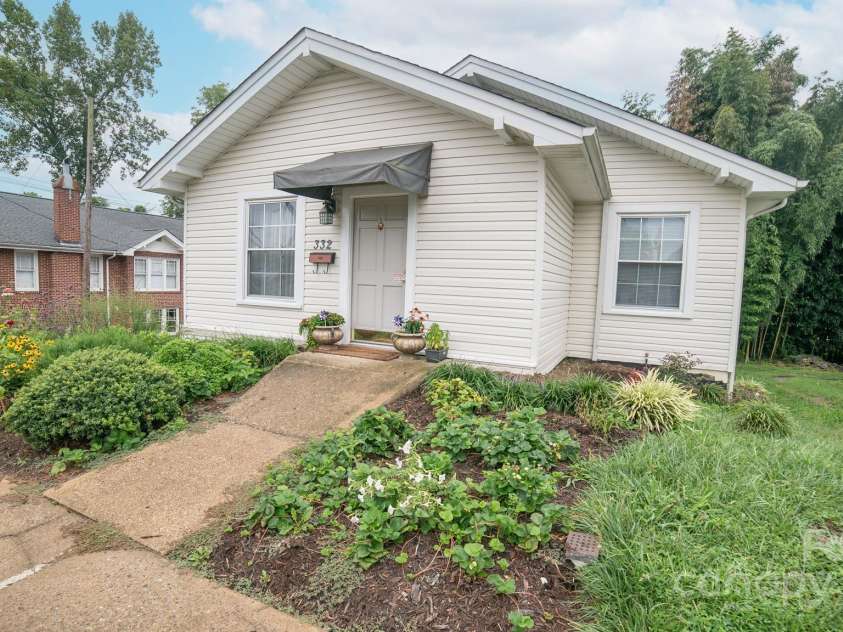 332 Mulberry Street, Lenoir, NC 28645.  MLS# CAR4289175, YatesRealty ID 32873. 