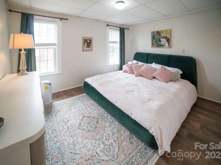 332 Mulberry Street, Lenoir, NC 28645.  MLS# CAR4289175, YatesRealty ID 32873. 