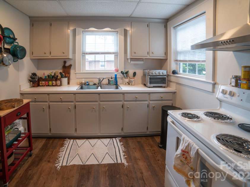 332 Mulberry Street, Lenoir, NC 28645.  MLS# CAR4289175, YatesRealty ID 32873. 