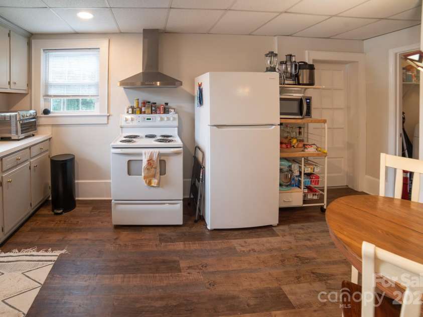 332 Mulberry Street, Lenoir, NC 28645.  MLS# CAR4289175, YatesRealty ID 32873. 