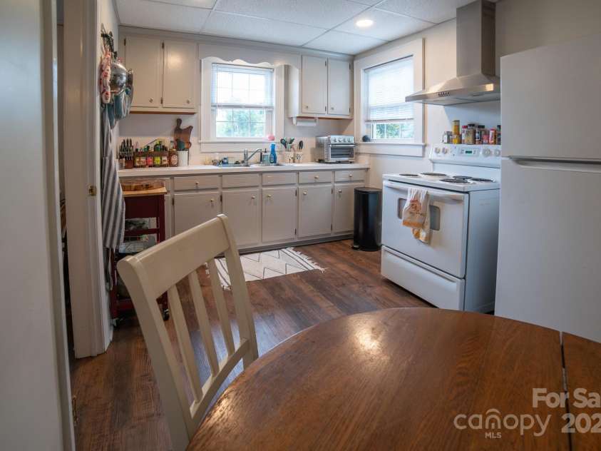 332 Mulberry Street, Lenoir, NC 28645.  MLS# CAR4289175, YatesRealty ID 32873. 