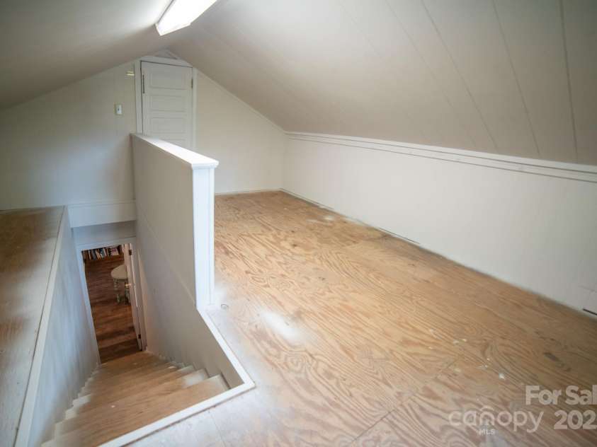 332 Mulberry Street, Lenoir, NC 28645.  MLS# CAR4289175, YatesRealty ID 32873. 