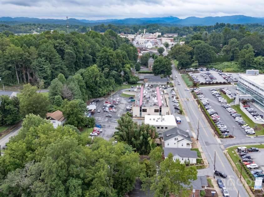 332 Mulberry Street, Lenoir, NC 28645.  MLS# CAR4289175, YatesRealty ID 32873. 