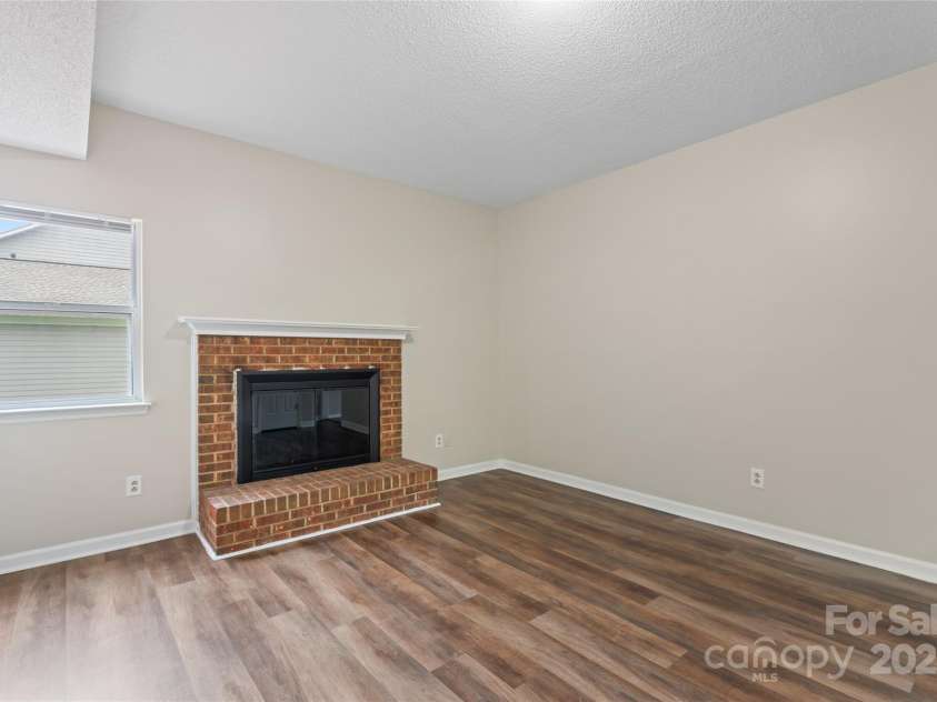 2813 Silkstream Lane, Charlotte, NC 28262.  MLS# CAR4290261, YatesRealty ID 32874. 