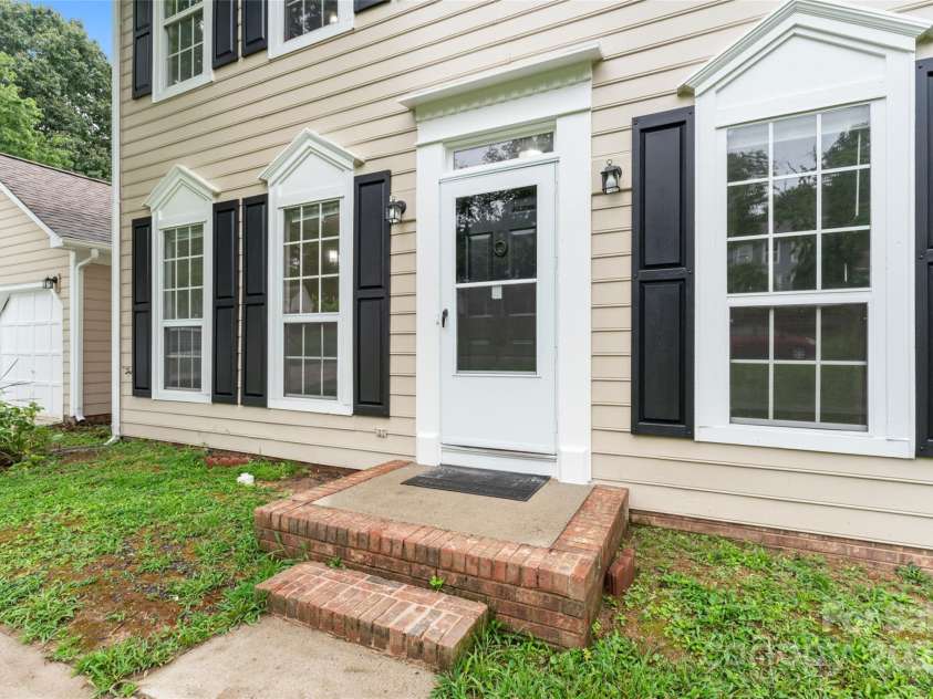 2813 Silkstream Lane, Charlotte, NC 28262.  MLS# CAR4290261, YatesRealty ID 32874. 