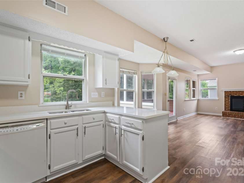 2813 Silkstream Lane, Charlotte, NC 28262.  MLS# CAR4290261, YatesRealty ID 32874. 