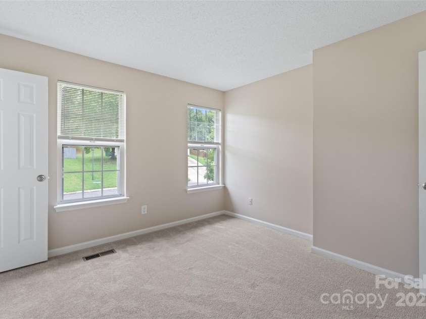 2813 Silkstream Lane, Charlotte, NC 28262.  MLS# CAR4290261, YatesRealty ID 32874. 