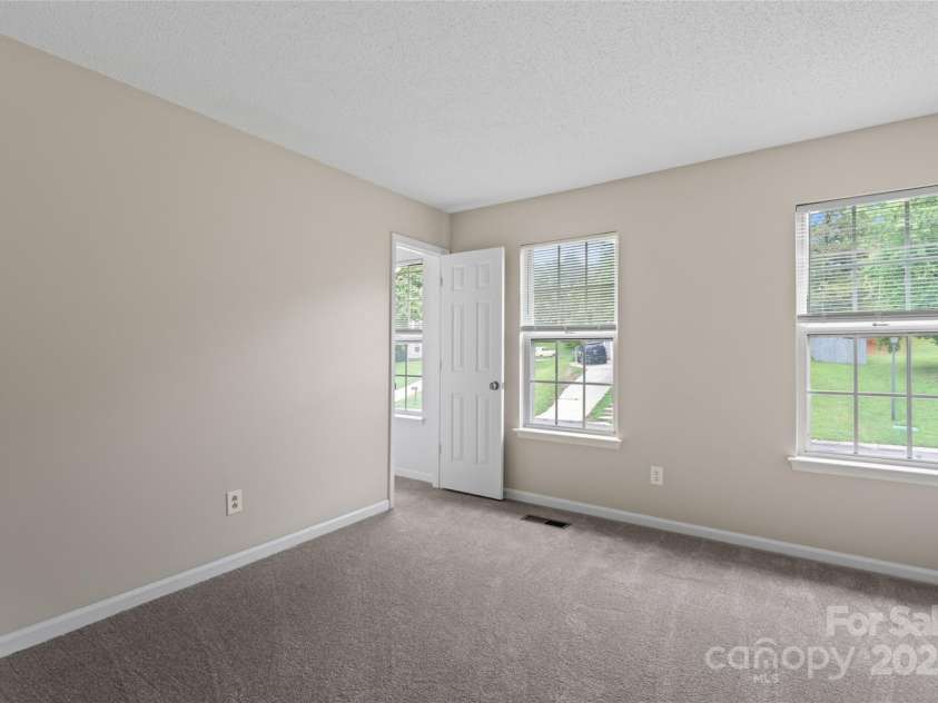 2813 Silkstream Lane, Charlotte, NC 28262.  MLS# CAR4290261, YatesRealty ID 32874. 