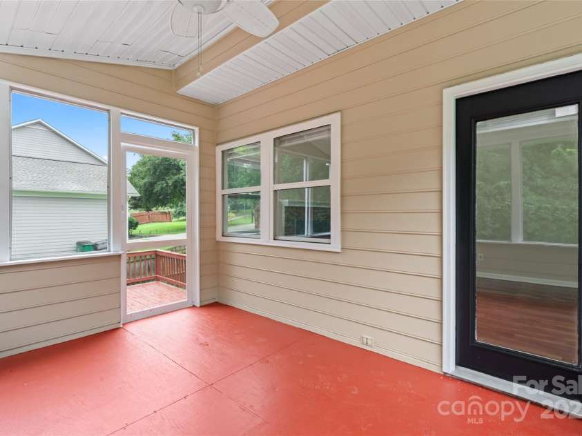 2813 Silkstream Lane, Charlotte, NC 28262.  MLS# CAR4290261, YatesRealty ID 32874. 