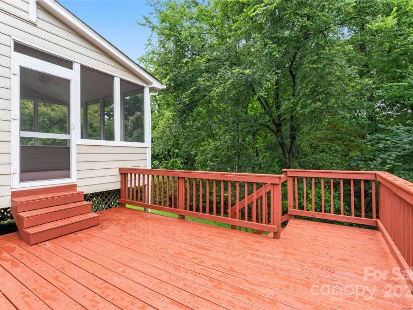 2813 Silkstream Lane, Charlotte, NC 28262.  MLS# CAR4290261, YatesRealty ID 32874. 