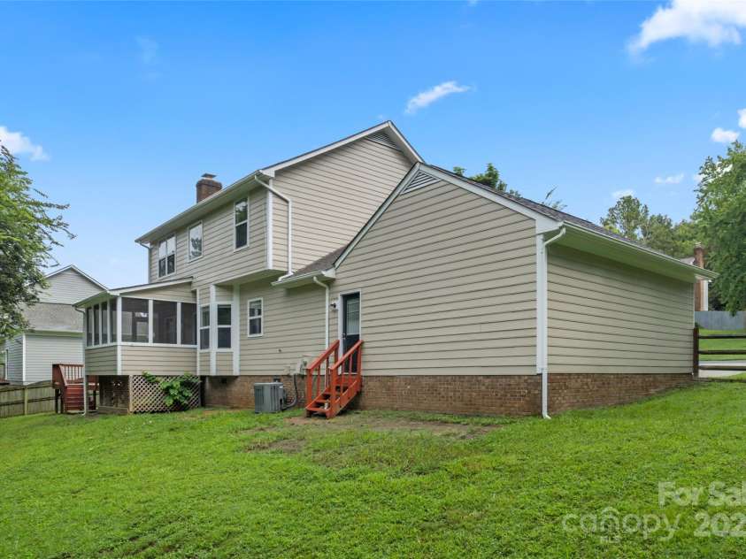 2813 Silkstream Lane, Charlotte, NC 28262.  MLS# CAR4290261, YatesRealty ID 32874. 