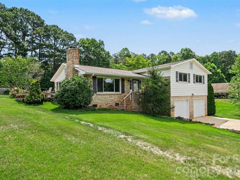 7107 Rolling Hills Drive, Sherrills Ford, NC 28673.  MLS# CAR4396922, YatesRealty ID 32874. Front Exterior
