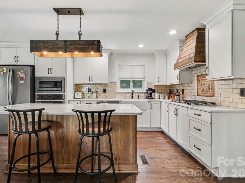 7107 Rolling Hills Drive, Sherrills Ford, NC 28673.  MLS# CAR4396922, YatesRealty ID 32874. Kitchen