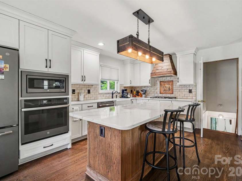 7107 Rolling Hills Drive, Sherrills Ford, NC 28673.  MLS# CAR4396922, YatesRealty ID 32874. Kitchen