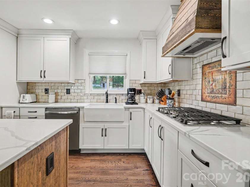 7107 Rolling Hills Drive, Sherrills Ford, NC 28673.  MLS# CAR4396922, YatesRealty ID 32874. Kithcen