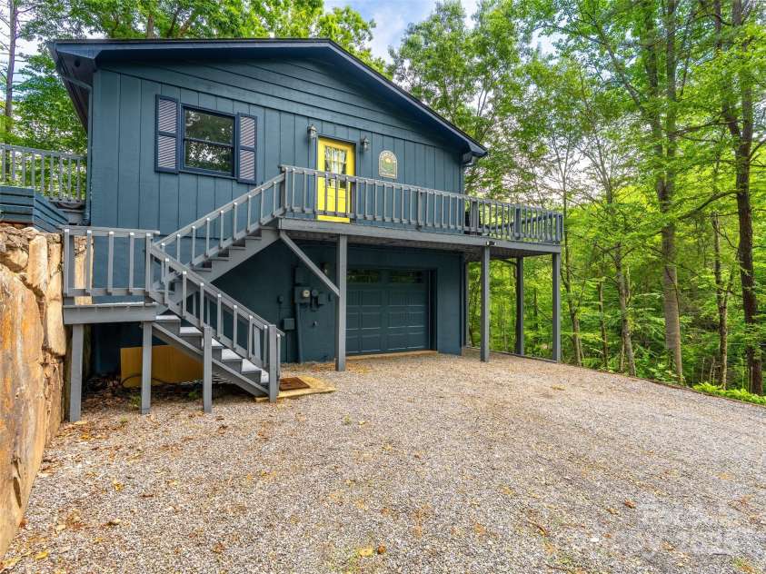 220 Deer Run Road, Canton, NC 28716.  MLS# CAR4274028, YatesRealty ID 32875. 