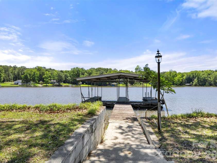 2450 Cottage Lane, Liberty Hill, SC 29074.  MLS# CAR4389251, YatesRealty ID 32875. 