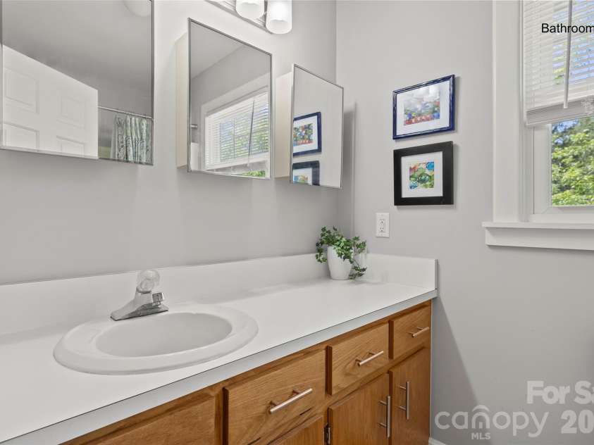 2450 Cottage Lane, Liberty Hill, SC 29074.  MLS# CAR4389251, YatesRealty ID 32875. 
