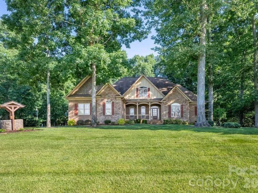 8325 Curico Lane, Charlotte, NC 28227.  MLS# CAR4387517, YatesRealty ID 32877. 