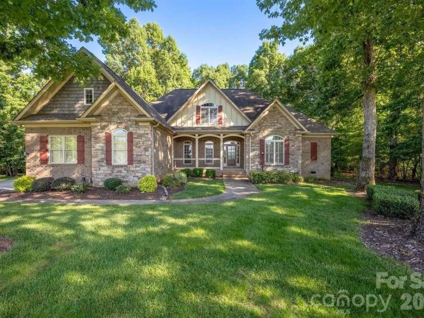 8325 Curico Lane, Charlotte, NC 28227.  MLS# CAR4387517, YatesRealty ID 32877. 