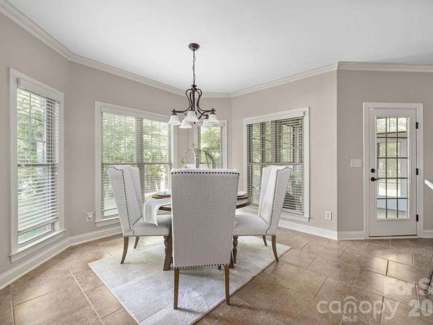 8325 Curico Lane, Charlotte, NC 28227.  MLS# CAR4387517, YatesRealty ID 32877. Breakfast Nook