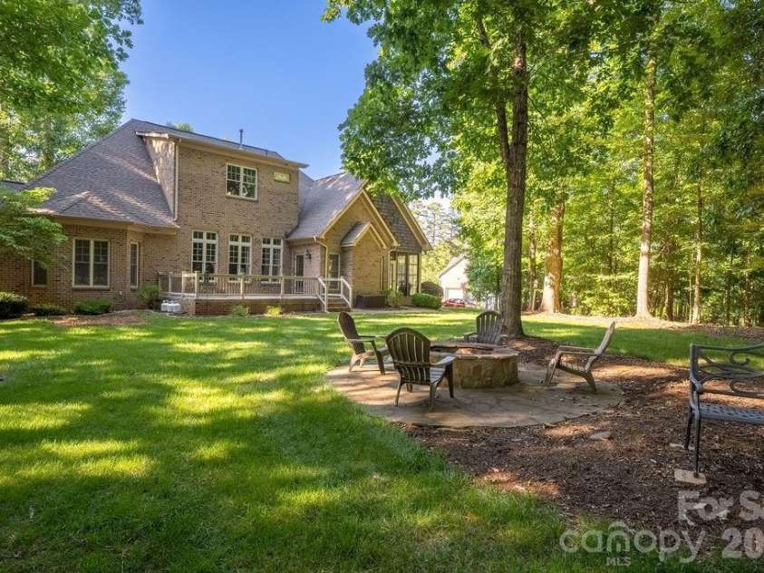 8325 Curico Lane, Charlotte, NC 28227.  MLS# CAR4387517, YatesRealty ID 32877. Huge Private Backyard, Deck off Keeping Room