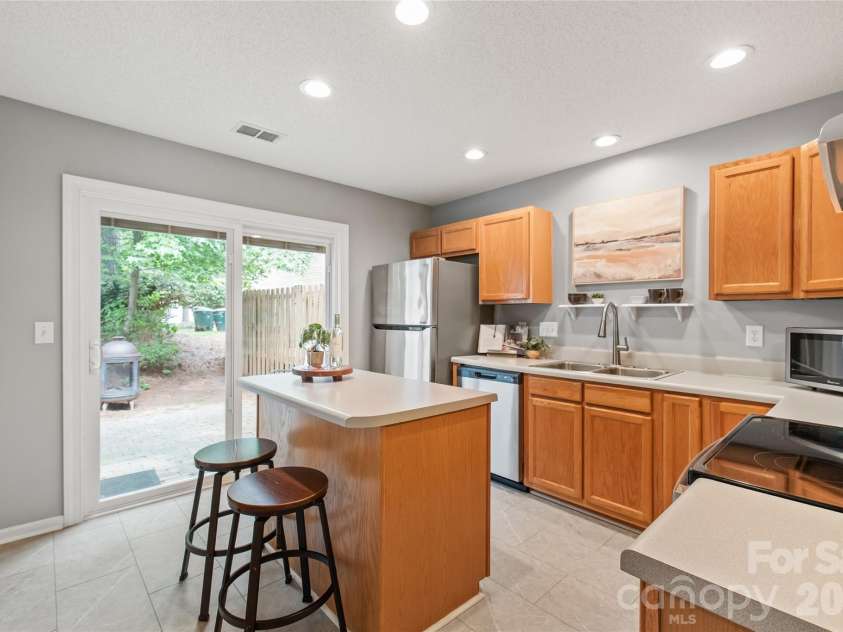 15411 Asterwind Court, Charlotte, NC 28277.  MLS# CAR4390329, YatesRealty ID 32878. Beautiful kitchen featuring a spacious island with seating and great workspace for cooking and entertaining.