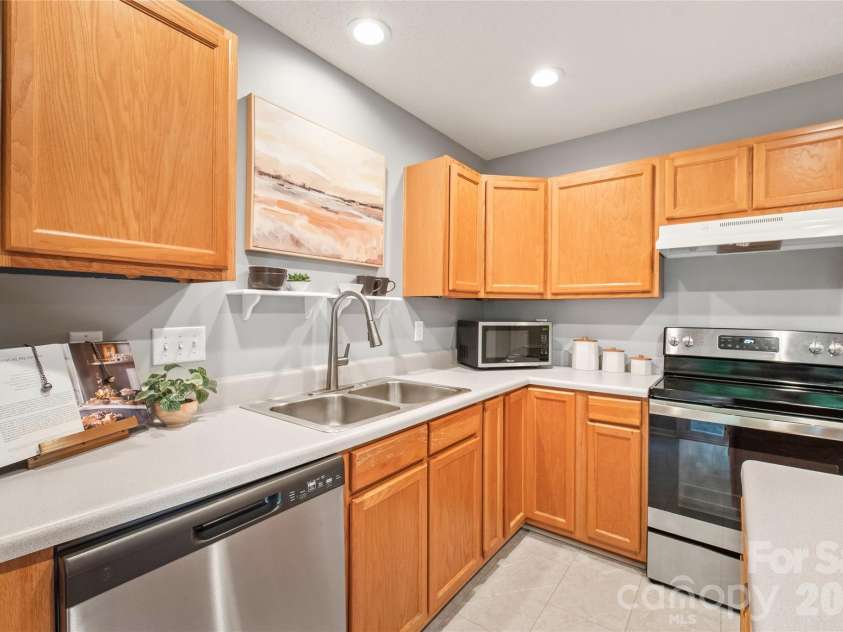 15411 Asterwind Court, Charlotte, NC 28277.  MLS# CAR4390329, YatesRealty ID 32878. Enjoy a clutter-free cooking experience with lots of cabinets designed to effortlessly store all your kitchen essentials.