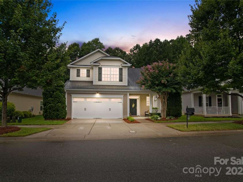 19333 Pocono Lane, Cornelius, NC 28031.  MLS# CAR4286537, YatesRealty ID 32878. Beautiful in the evening!