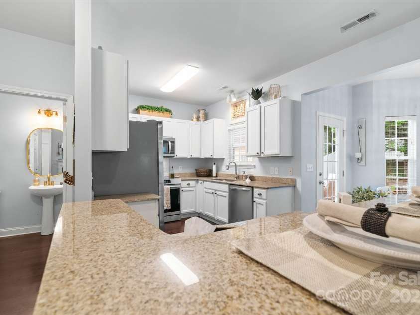 19333 Pocono Lane, Cornelius, NC 28031.  MLS# CAR4286537, YatesRealty ID 32878. Big kitchen with lots of work/cook space.