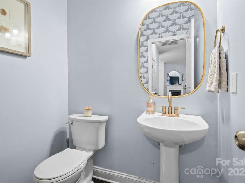 19333 Pocono Lane, Cornelius, NC 28031.  MLS# CAR4286537, YatesRealty ID 32878. Updated powder room with intricate wallpaper, newer gold faucet, hardware, mirror & lighting.