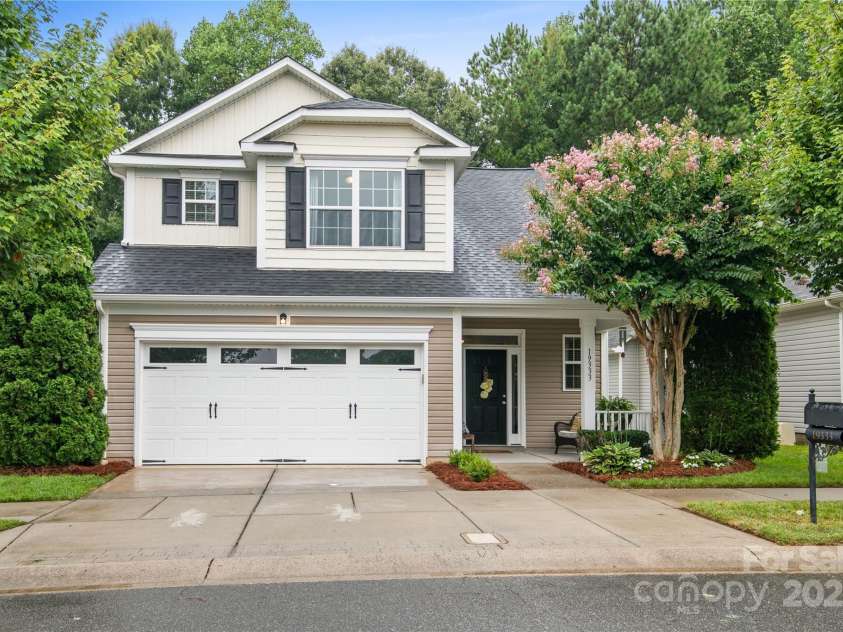 19333 Pocono Lane, Cornelius, NC 28031.  MLS# CAR4286537, YatesRealty ID 32878. Welcome home to 19333 Pocono Lane in beautiful Heritage Green. Notice the brand new roof!