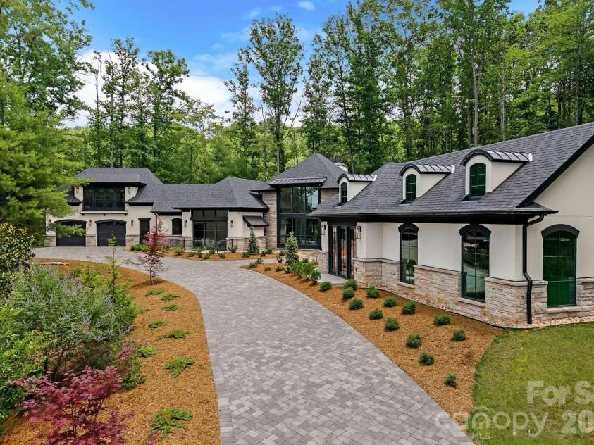 504 Hollow Trail, Asheville, NC 28803.  MLS# CAR4396838, YatesRealty ID 32879. 