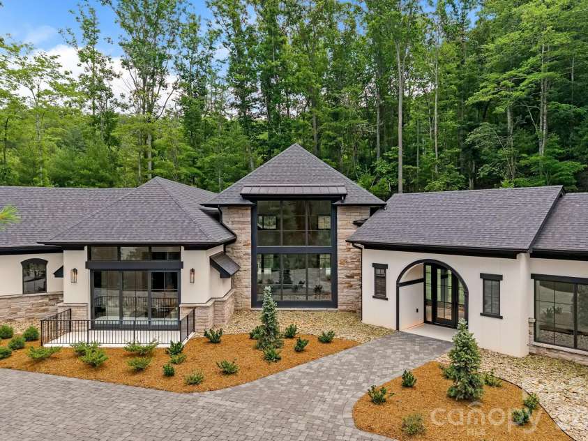 504 Hollow Trail, Asheville, NC 28803.  MLS# CAR4396838, YatesRealty ID 32879. 