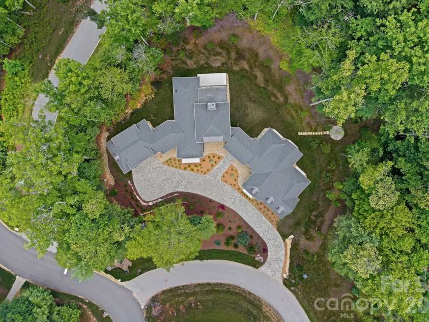 504 Hollow Trail, Asheville, NC 28803.  MLS# CAR4396838, YatesRealty ID 32879. 