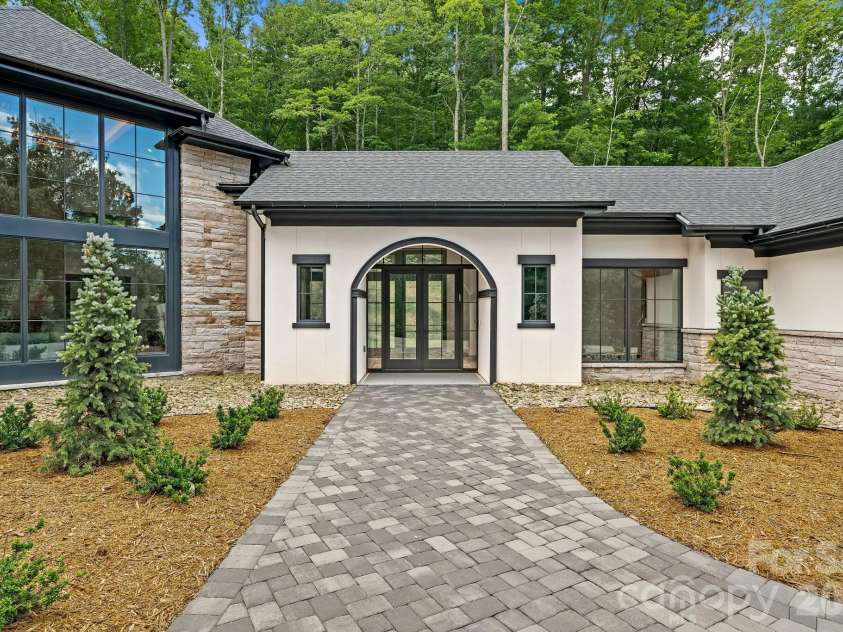 504 Hollow Trail, Asheville, NC 28803.  MLS# CAR4396838, YatesRealty ID 32879. 