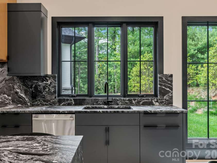 504 Hollow Trail, Asheville, NC 28803.  MLS# CAR4396838, YatesRealty ID 32879. 