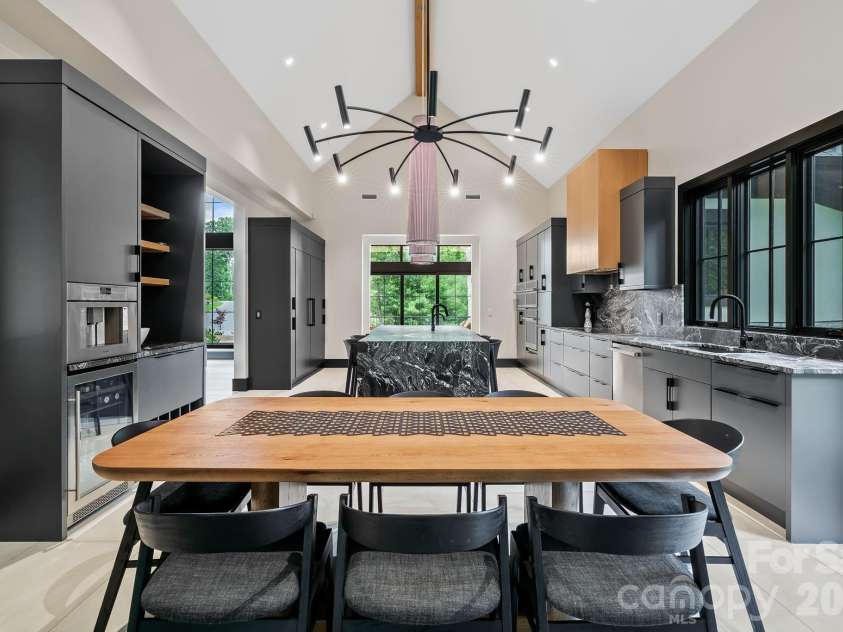 504 Hollow Trail, Asheville, NC 28803.  MLS# CAR4396838, YatesRealty ID 32879. 
