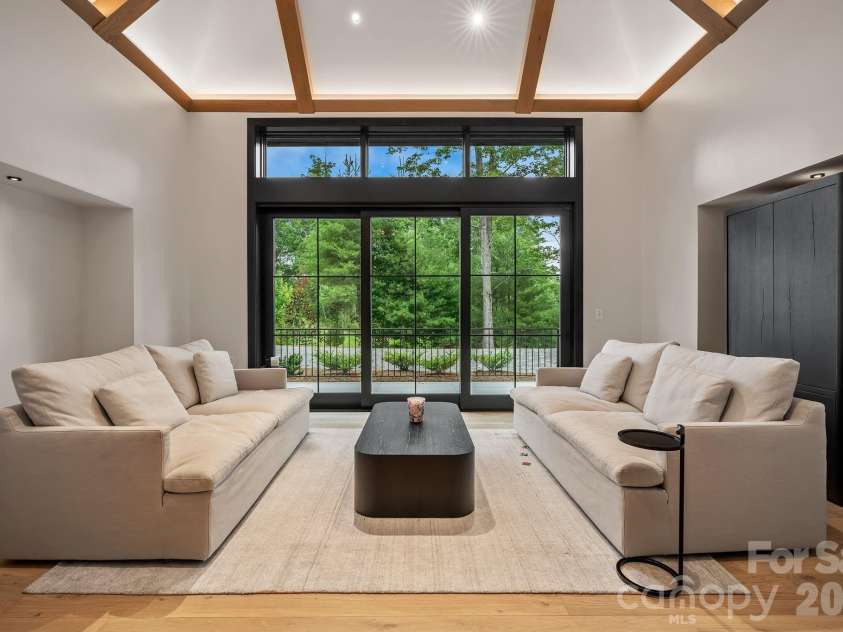 504 Hollow Trail, Asheville, NC 28803.  MLS# CAR4396838, YatesRealty ID 32879. 