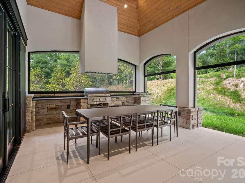 504 Hollow Trail, Asheville, NC 28803.  MLS# CAR4396838, YatesRealty ID 32879. 