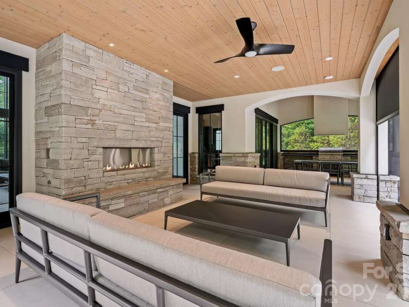 504 Hollow Trail, Asheville, NC 28803.  MLS# CAR4396838, YatesRealty ID 32879. 