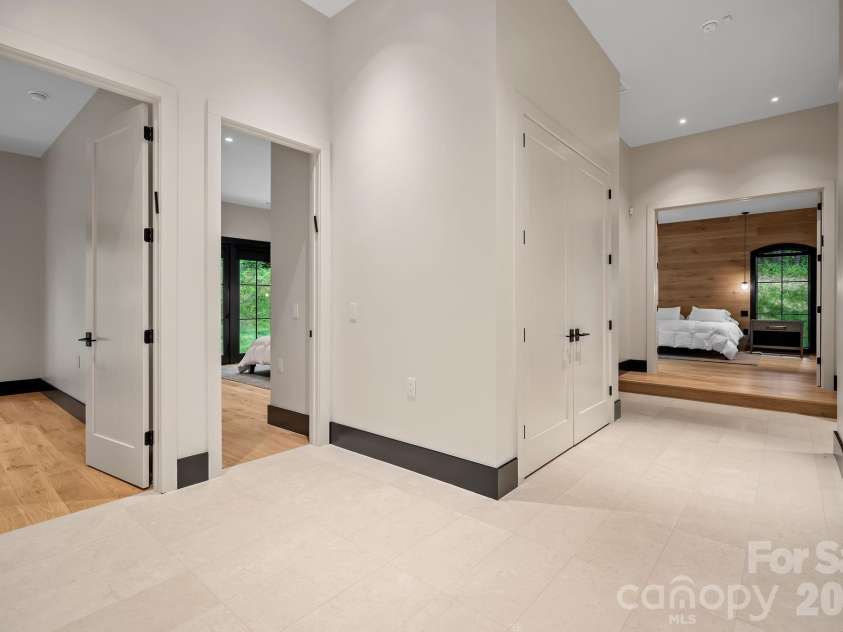 504 Hollow Trail, Asheville, NC 28803.  MLS# CAR4396838, YatesRealty ID 32879. 
