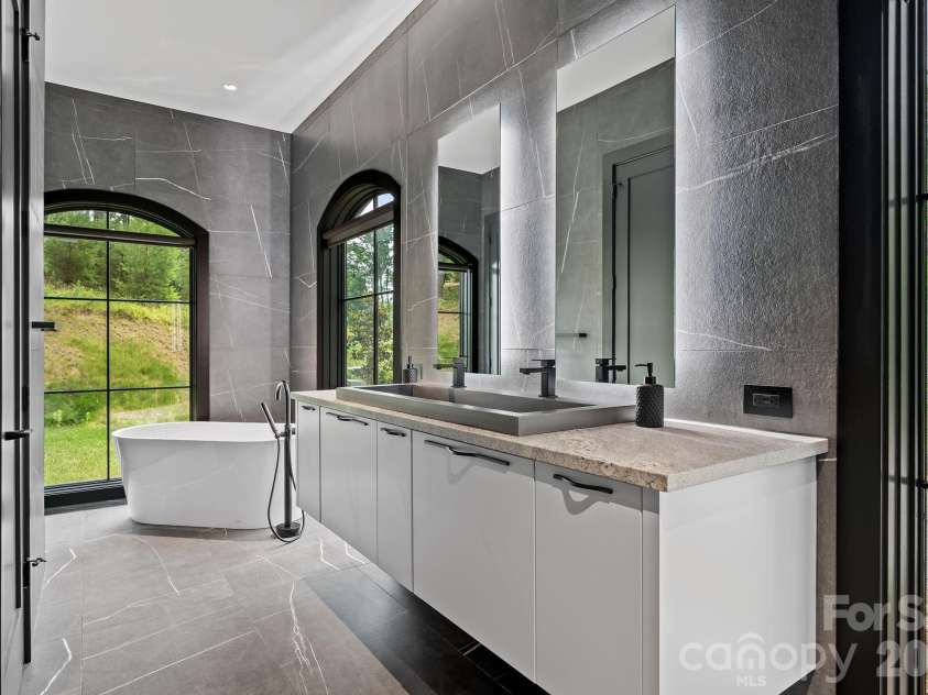 504 Hollow Trail, Asheville, NC 28803.  MLS# CAR4396838, YatesRealty ID 32879. 