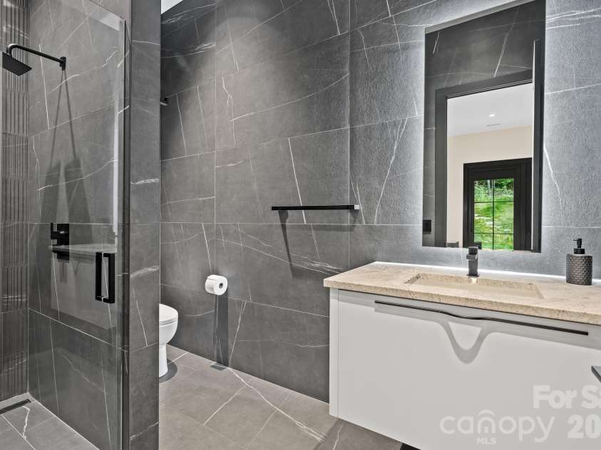 504 Hollow Trail, Asheville, NC 28803.  MLS# CAR4396838, YatesRealty ID 32879. 
