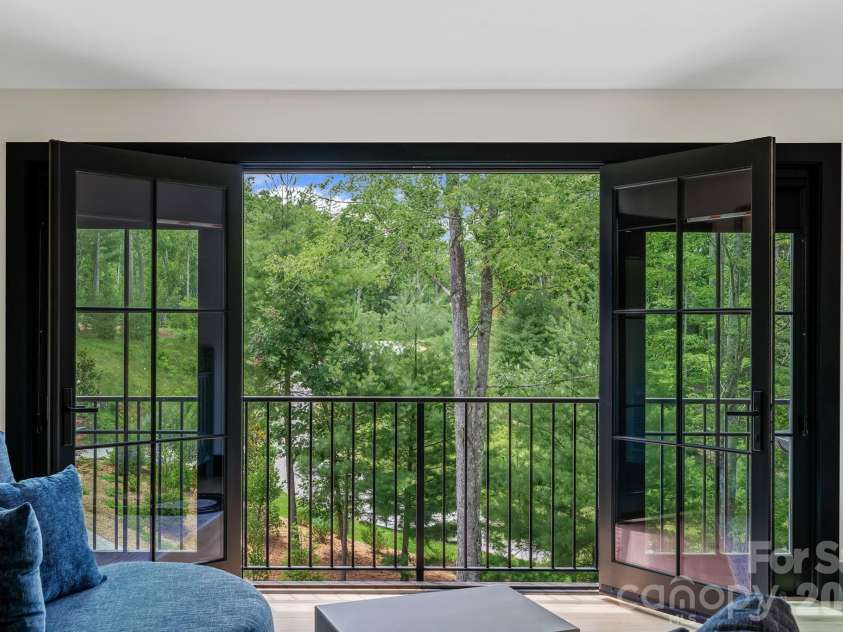 504 Hollow Trail, Asheville, NC 28803.  MLS# CAR4396838, YatesRealty ID 32879. 