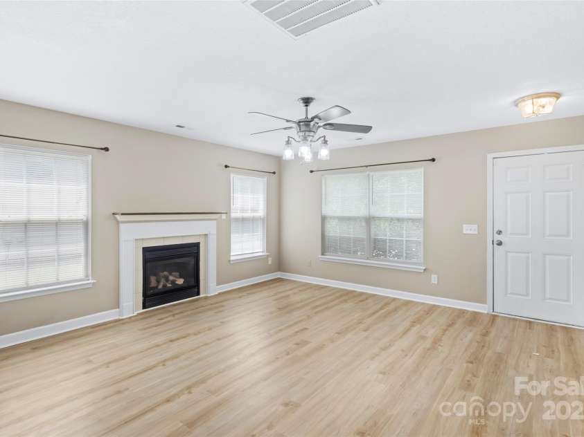 632 Pawley Drive, Charlotte, NC 28214.  MLS# CAR4287199, YatesRealty ID 32879. 