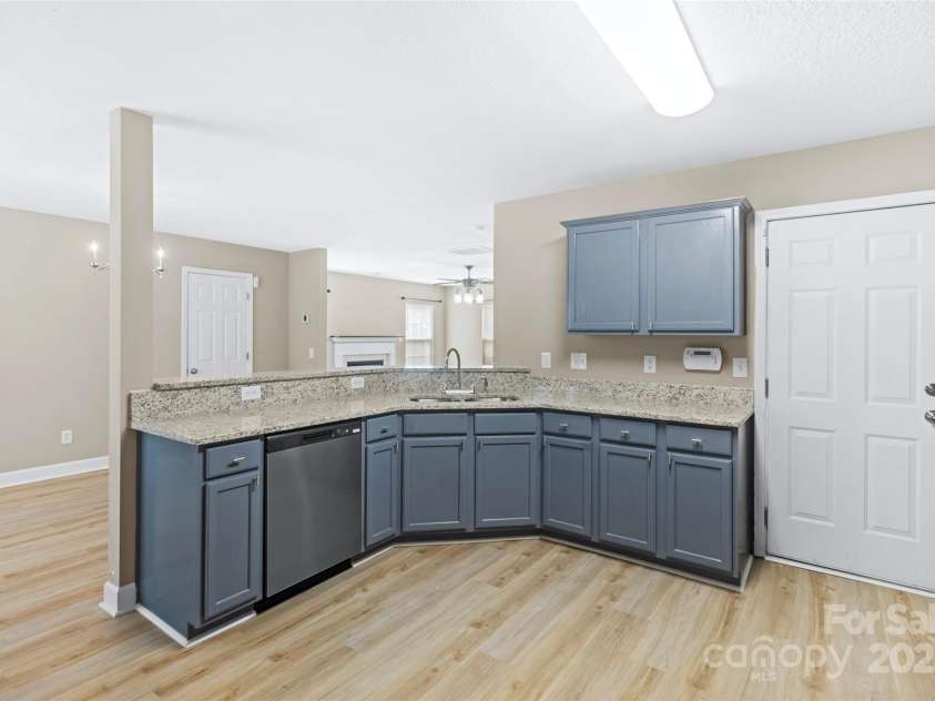 632 Pawley Drive, Charlotte, NC 28214.  MLS# CAR4287199, YatesRealty ID 32879. 